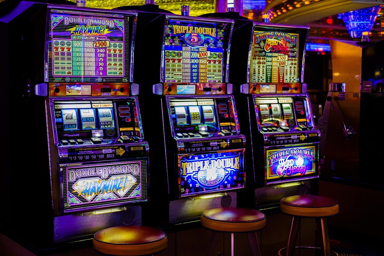 jlpub Game Lobby showing slots and table games for Philippines players